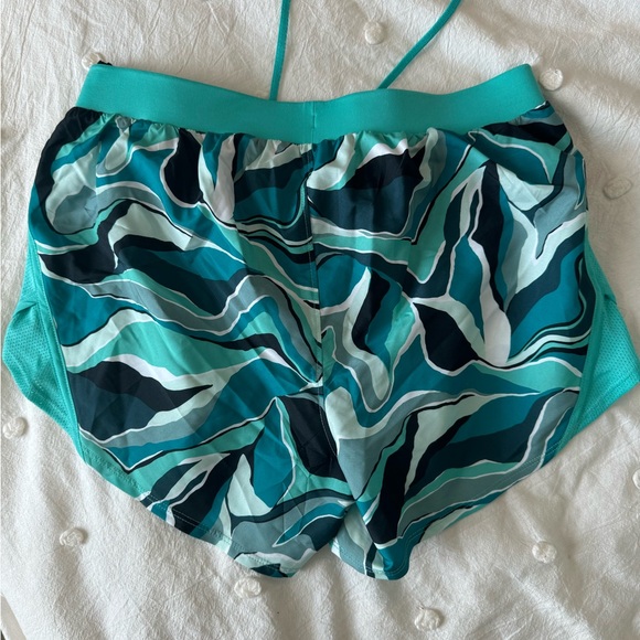 Under armor shorts size small - Picture 2 of 2